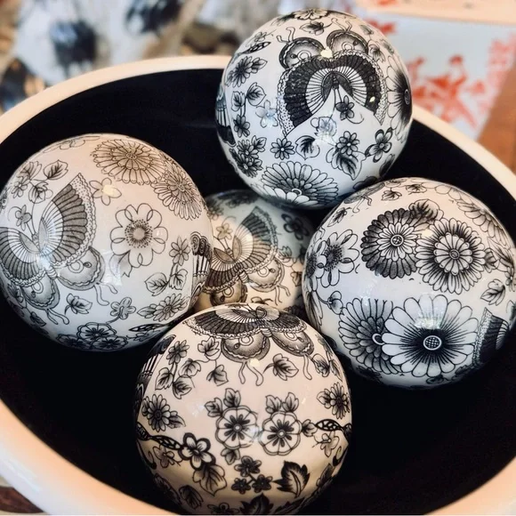 Elegant Chinoiserie Porcelain Ceramic Ball Black & White Carpet Balls Home Decor - Picture 1 of 16